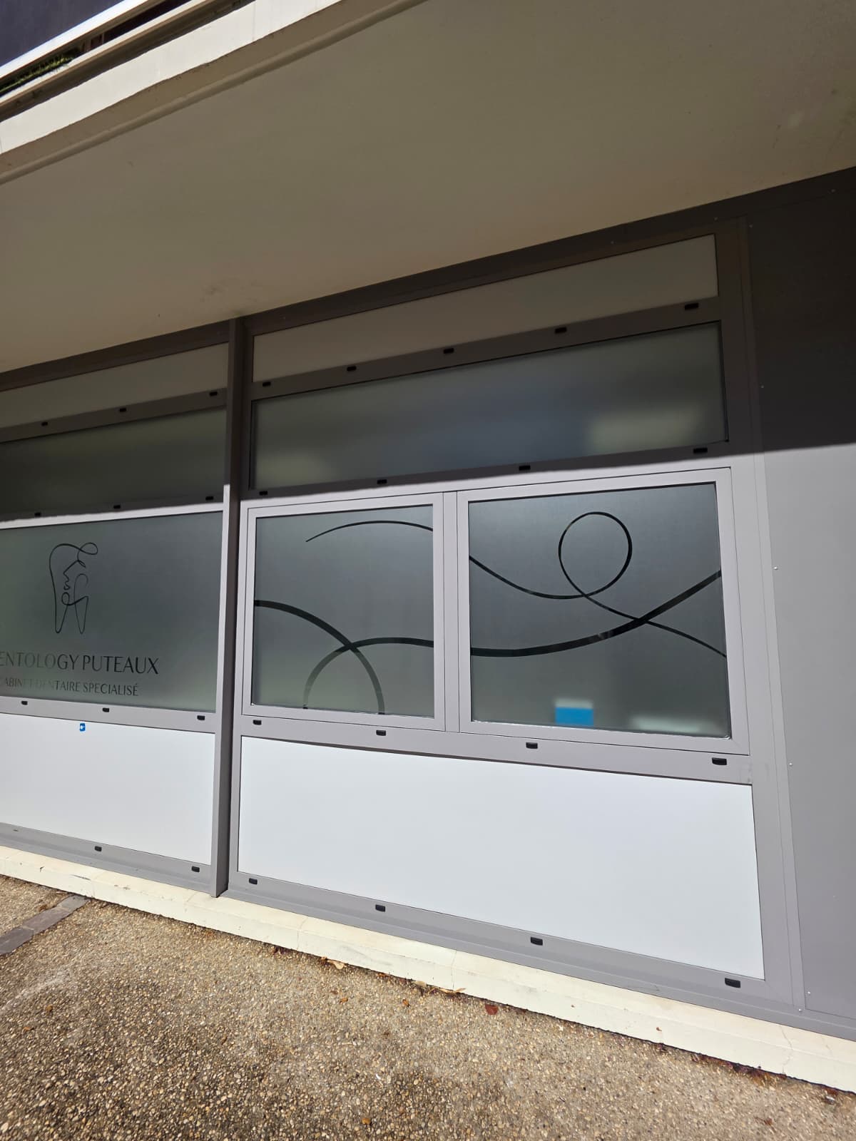 Vitrine latérale après intervention